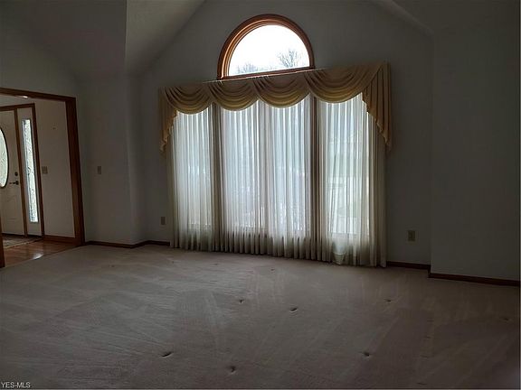 4th image of 630 Blossom Dr