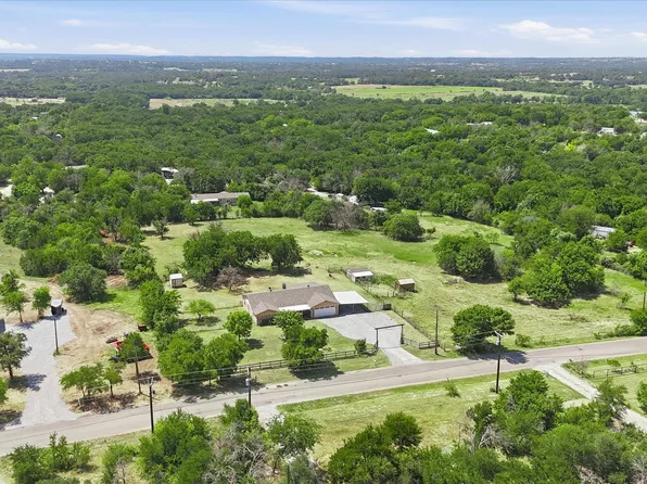 892 Highland Cir, Springtown, TX 76082