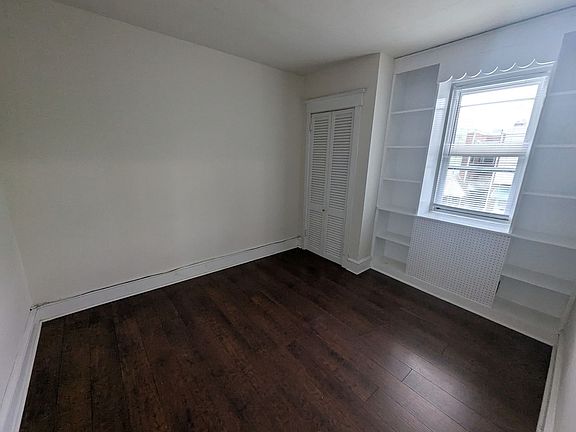 4th image of 929 Edgemore Rd