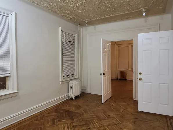 29 Roosevelt Avenue image 4 of 19