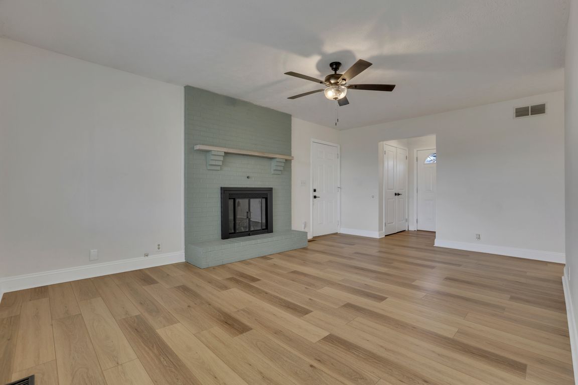 next background image