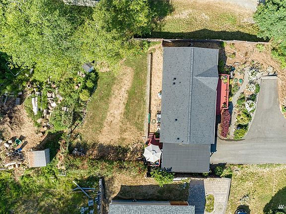 3rd image of 1721 SE Crescent Dr