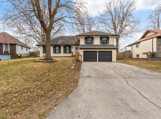 1504 SW Morningside Dr, Blue Springs, MO 64015