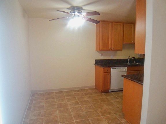 2nd image of 900 Palm Ave APT 6