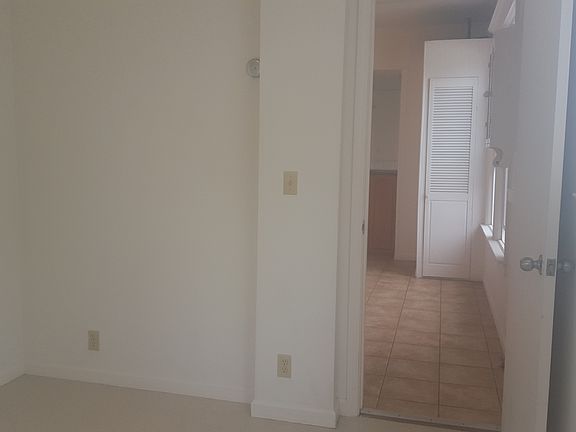 4th image of 179 Caselli Ave APT 1