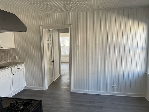 5th image of 144 Glenwood Ct #1