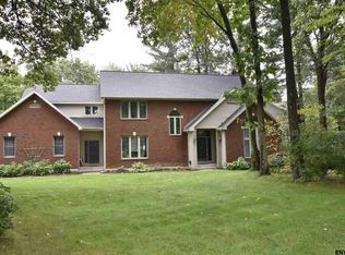 1 Bluestone Rdg, Halfmoon, NY 12065