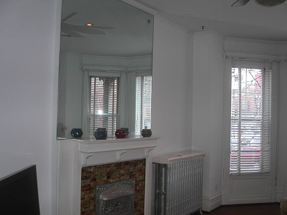 2nd image of 1140 W Diversey Pkwy #1