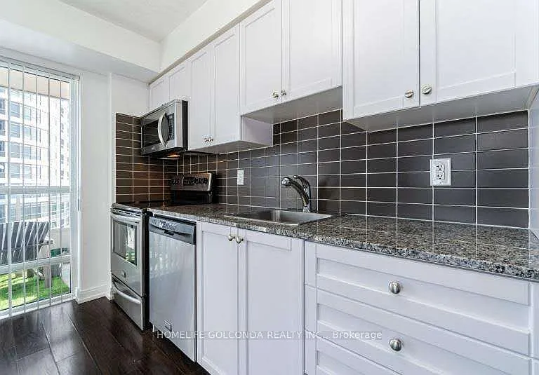 151 Village Green Sq #2402 — Photo 3