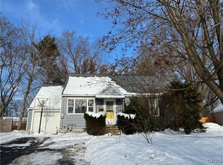 61 Homeland Rd, North Syracuse, NY 13212