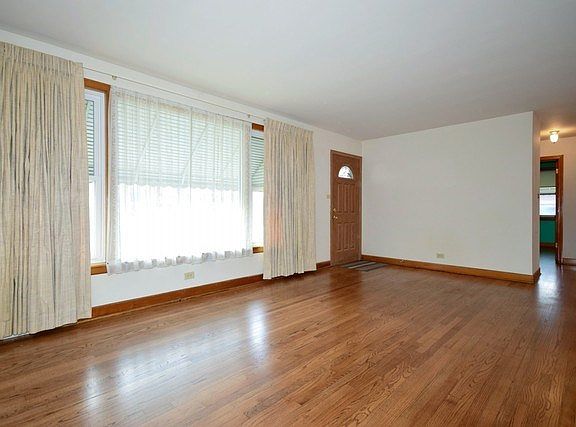 4th image of 4902 N Melvina Ave