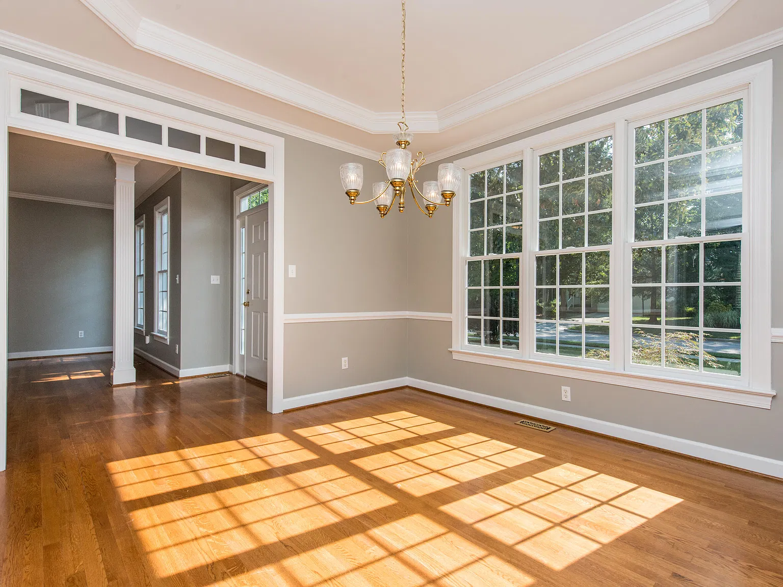 4 bed, 2.5 bath, 2450 sqft, $3,000 — Photo 3