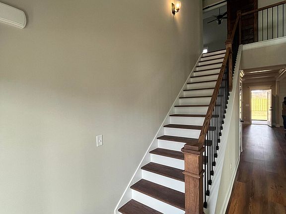 3rd image of 2993 Rosewood Drive