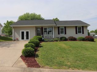 352 W Blackfoot Dr, Ellettsville, IN 47429