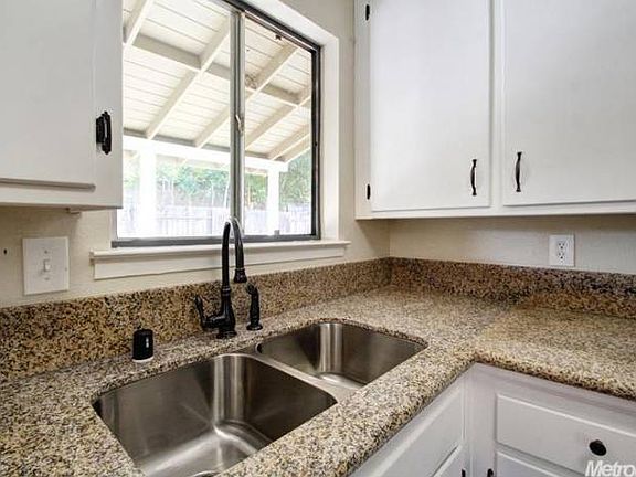 3rd image of 5733 Parkoaks Dr