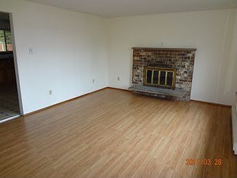 5th image of 17112 18th Ave E
