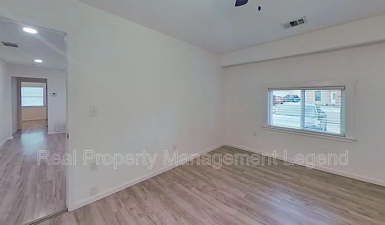 2320 Brockbank Dr — Photo 11