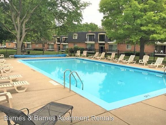 3rd image of 2754 Golfside Dr APT 711