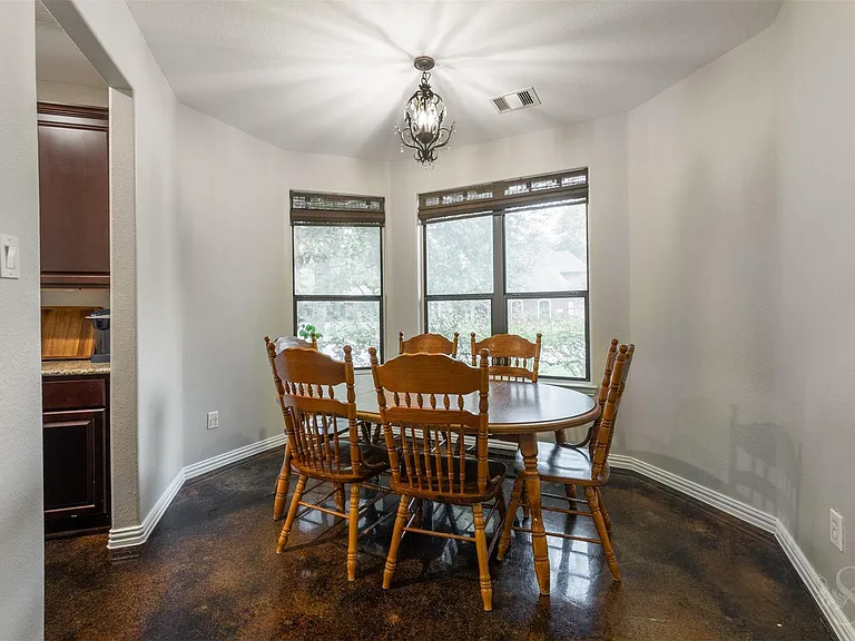 33303 Winsford St — Photo 17