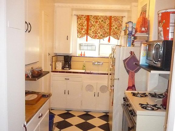 5th image of 215 Bryant St