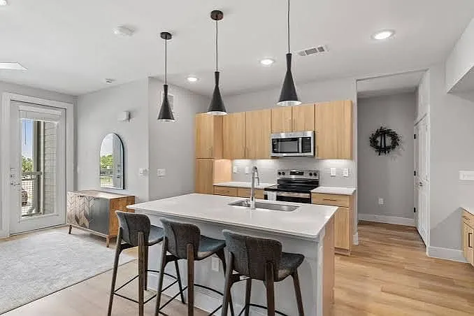 1 bed, 1.0 bath, 661 sqft, $1,400 — Photo 3