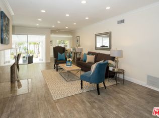 19408 Calvert St, Reseda, CA 91335