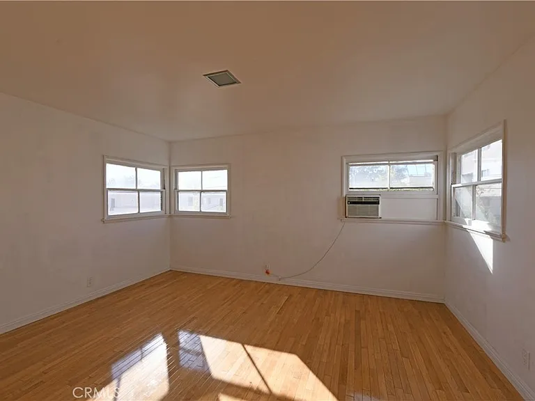 915 S Le Doux Rd — Photo 16
