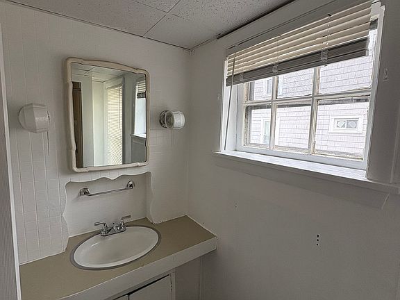 5th image of 25 Merrick St #2