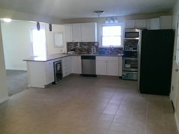 615 Parkside Dr — Photo 9