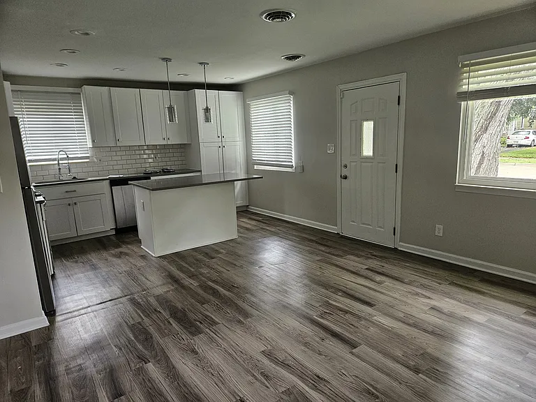 87 W Barrett Ave — Photo 5