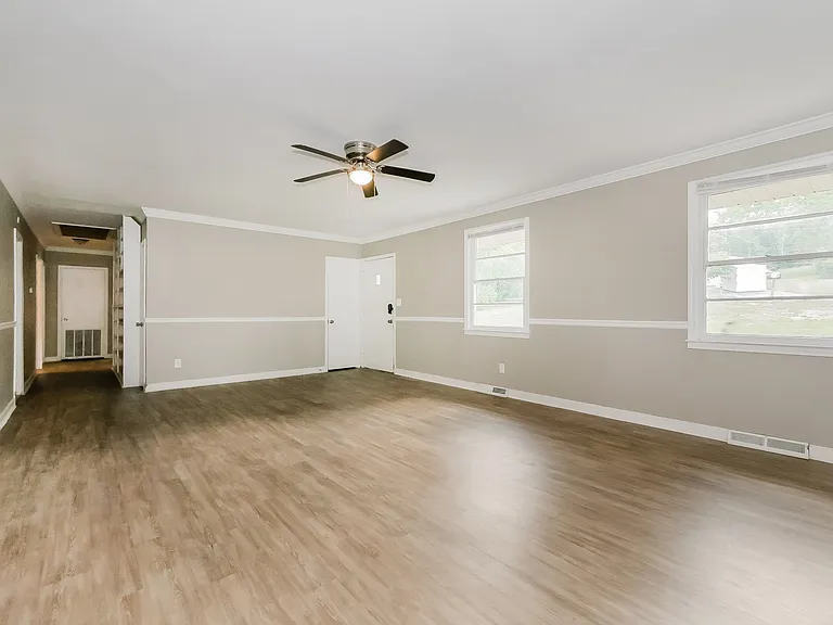 1447666_021_wm_-_living_room_12979578.jpg
