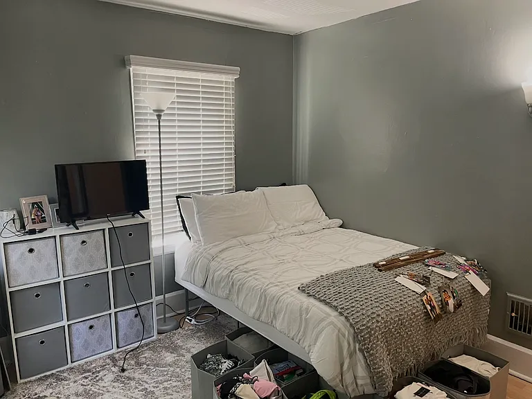 1113 Underwood Ave — Photo 4
