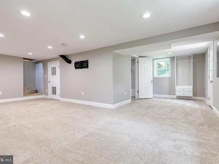 6922 Hollenberry Rd — Photo 15