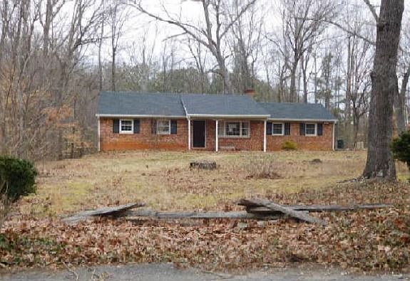 2nd image of 999 Lakeview Dr