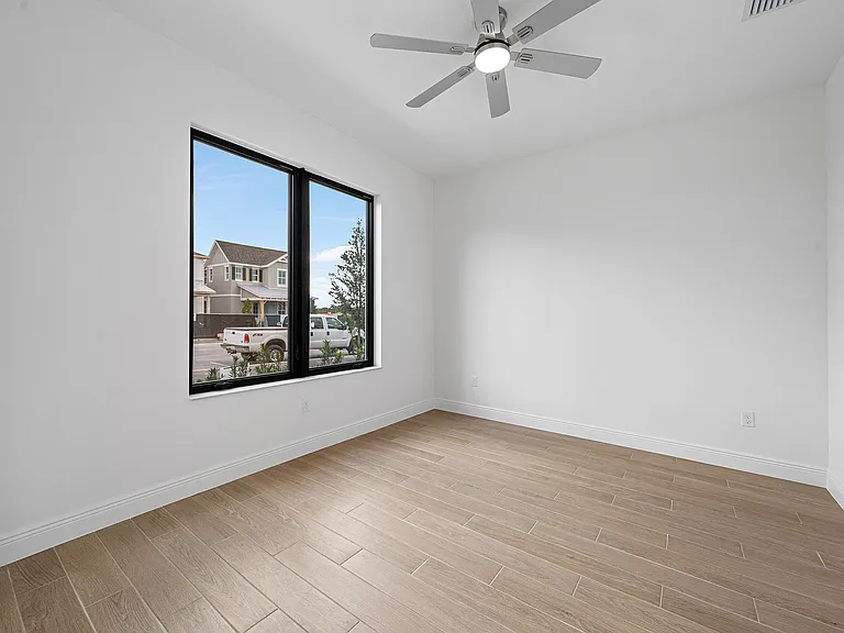 920 SW Newfield Ave — Photo 24