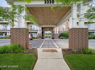 2220 Founders Dr APT 227, Northbrook, IL