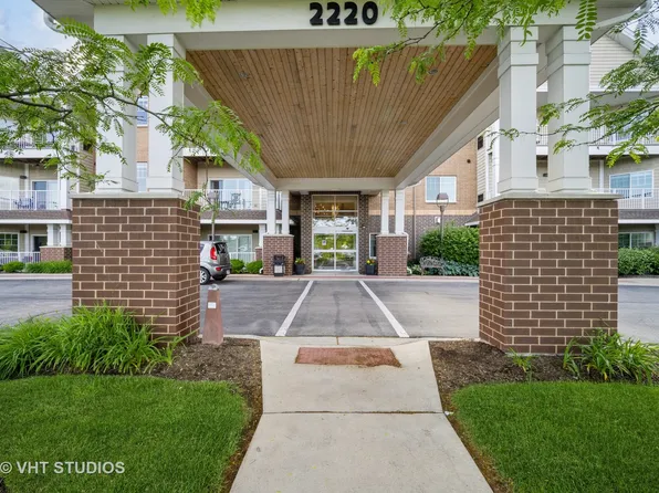 2220 Founders Dr APT 227, Northbrook, IL 60062