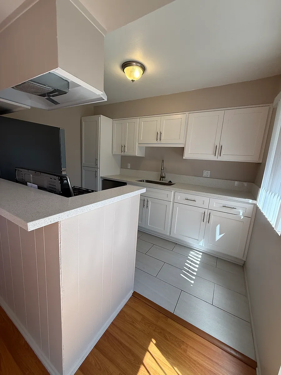 Building Photo - 1026 Grover Ave #1