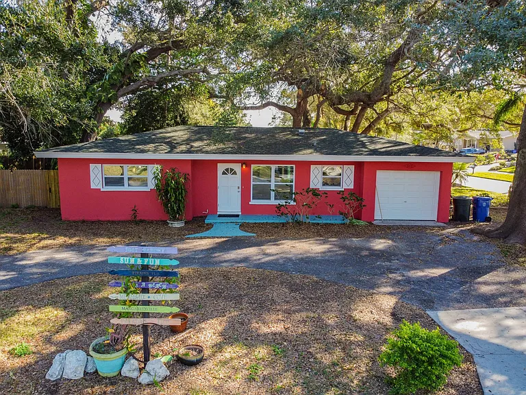 677 Oakwood Dr — Photo 3