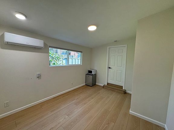 4th image of 1687 S Norfolk St #1