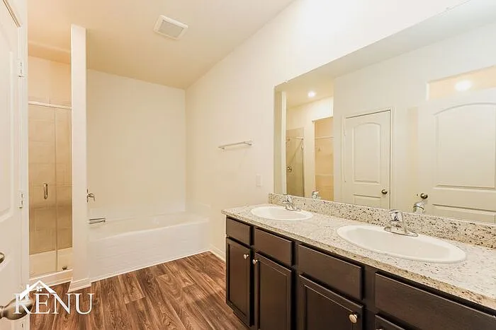 3034 Citron Gdn — Photo 9
