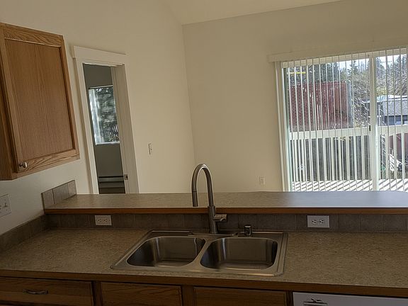 5th image of 1101 Bonneville Ave
