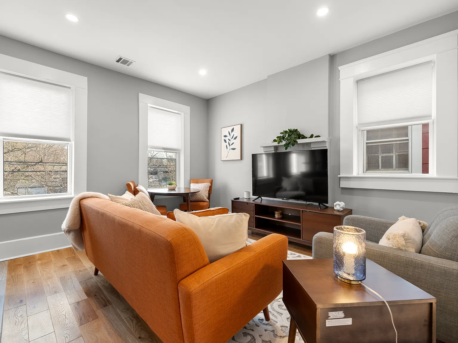 2 bed, 750 sqft, $3,050 — Photo 3