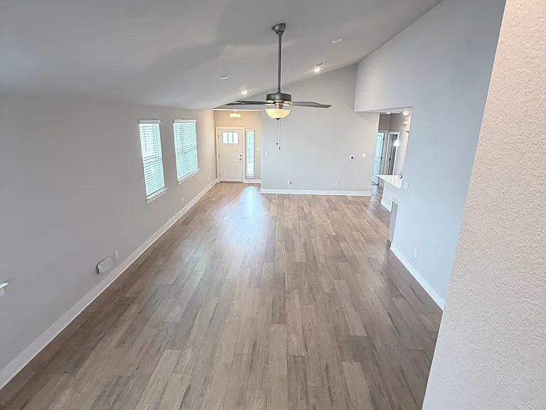 219 Pinnacle Ln — Photo 7