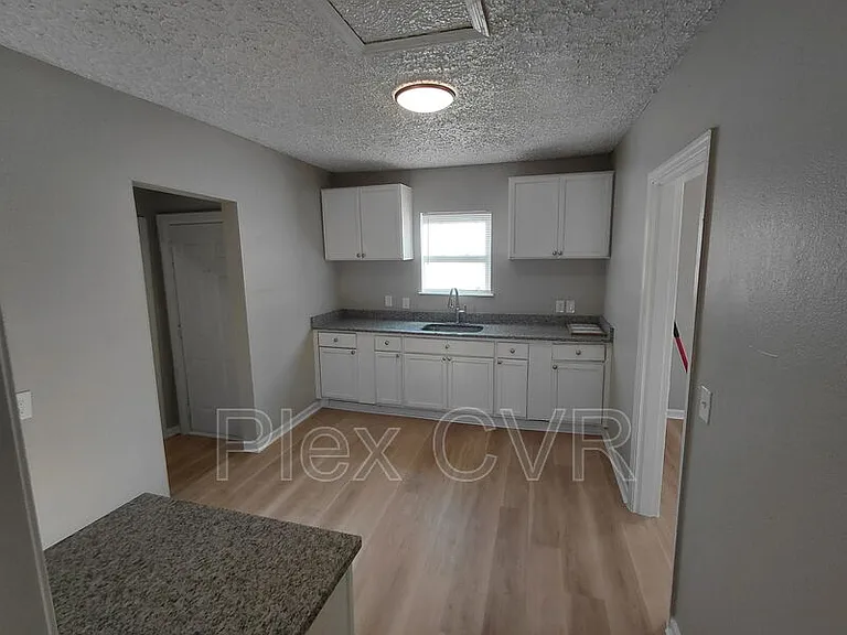 2822 Colorado St — Photo 3