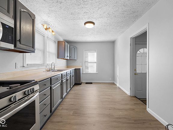 3rd image of 926 N 19th St