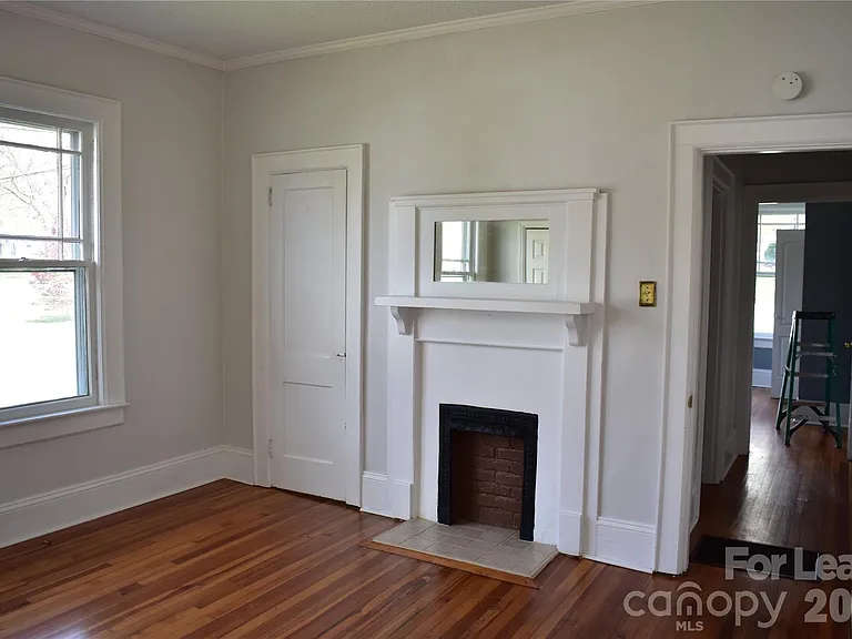 629 N Cedar St — Photo 12