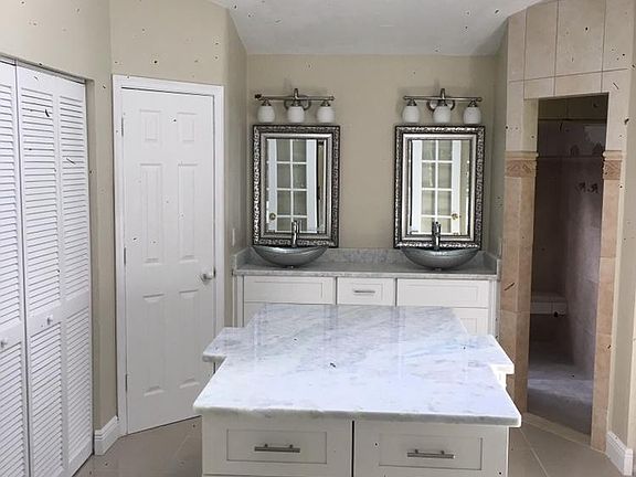 2nd image of 390 17th St NW Unit A