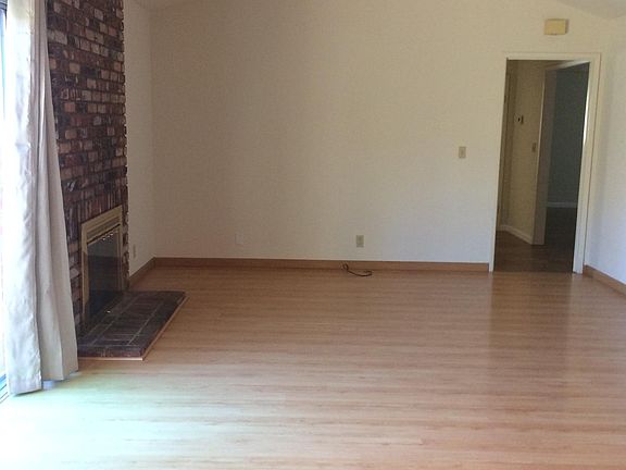 3rd image of 636 Spruce Dr