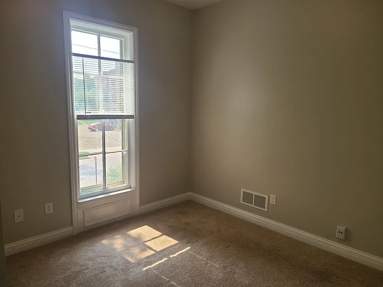 436 W Walnut St #2 — Photo 8
